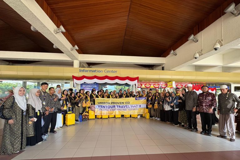 Perdana! Keberangkatan Jamaah Umroh Ventour Start Padang!